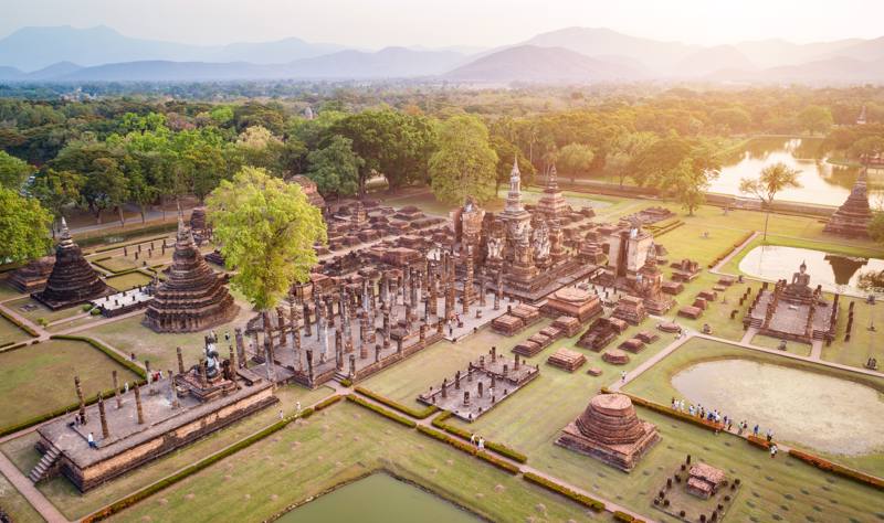 Vista aerea. Parco storico di Sukhothai nella provincia di Sukhothai settentrionale della Thailandia.