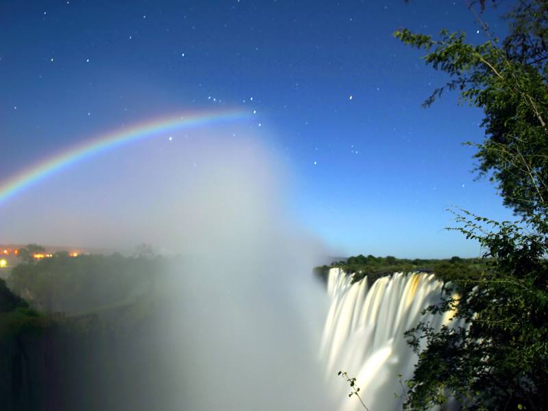 Zambia  Arcobaleno Lunare alle Cascate Victoria