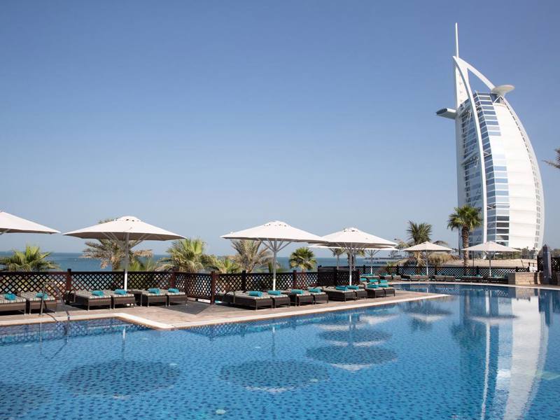 Emirati - Dubai Madinat Jumeirah - Mina A Salam - Piscina con vista sul Burj Al Arab 