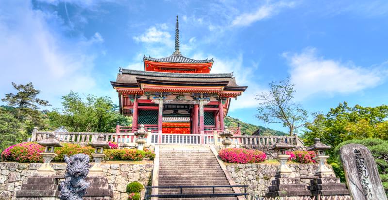 Giappone  - Kyoto santuario scintoista pagoda