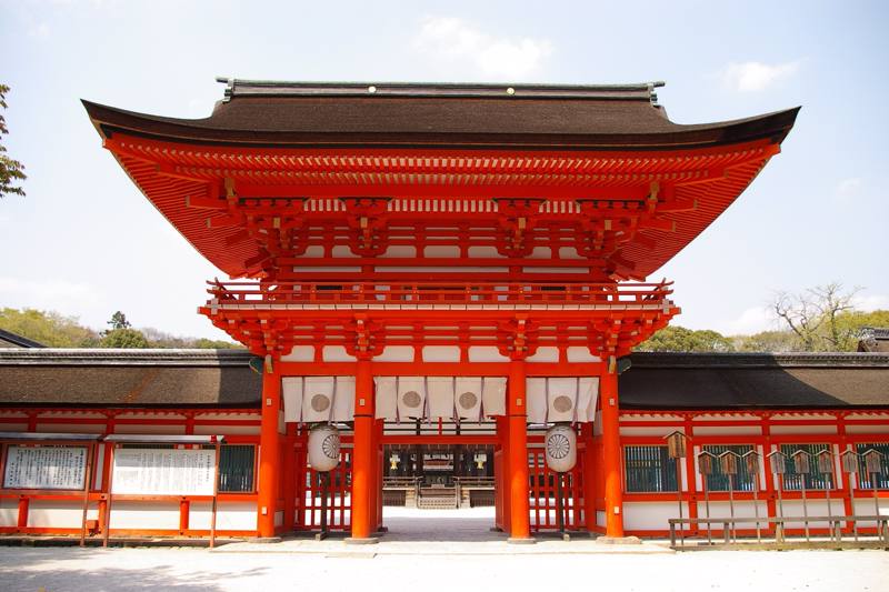 Giappone  - Kyoto - ingresso tempio rosso pagoda