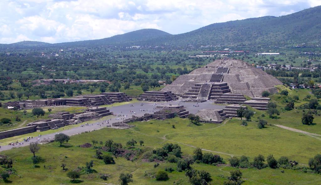 Messico  - Città del Messico  - Teotihuacan  -  Sito archeologico - Piramide della luna