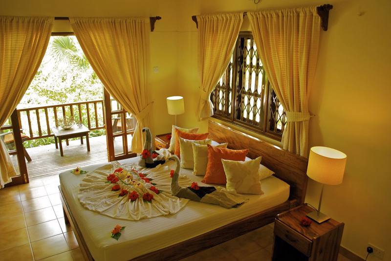 Seychelles  - Praslin Isl. Cote d'Or Chalets