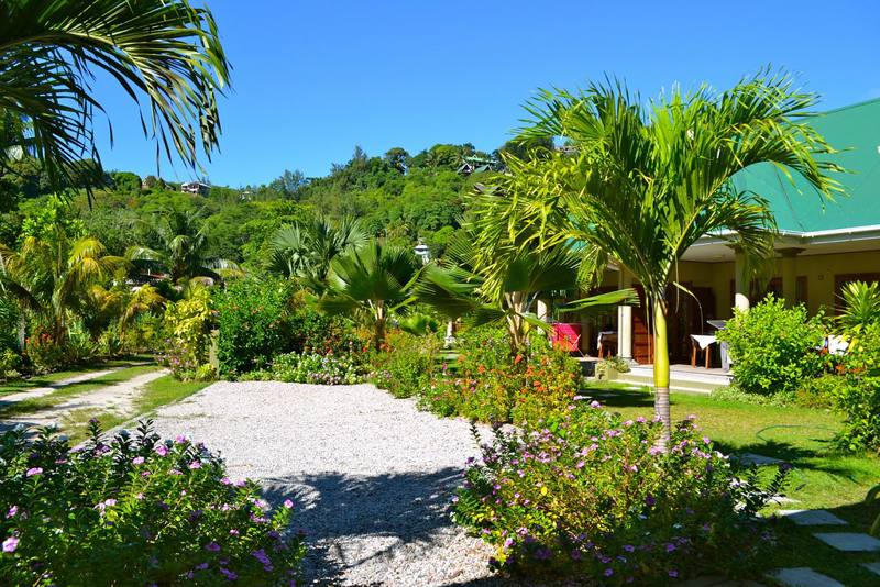 Seychelles  - Praslin Isl. Cote d'Or Chalets