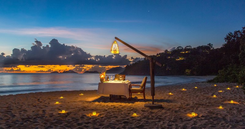 Seychelles  - Mahè Isl. Anantara MAIA Seychelles Villas - Romantic Dinner on the beach