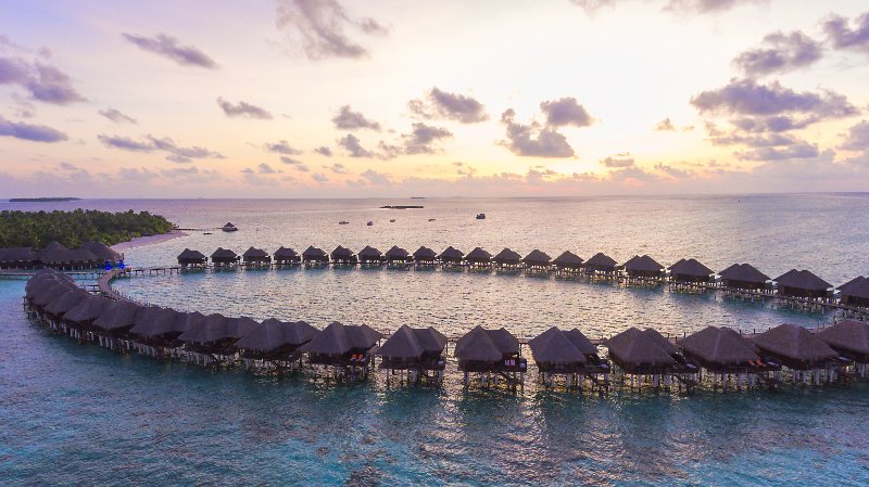 Maldive  Sun Siyam Vilu Reef - Water Villa al tramonto 