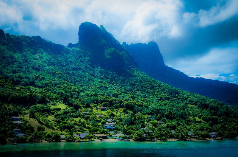 Polinesia  Fr. - Moorea - La lussureggiante montagna Magica