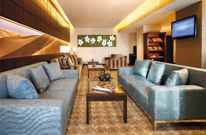 Emirati - Abu Dhabi  Traders Hotel Qaryat al Beri - Club Lounge