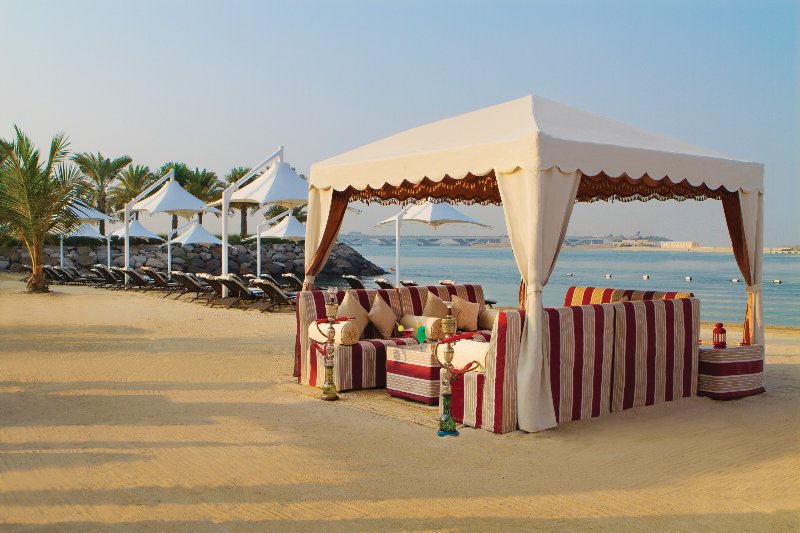 Emirati - Abu Dhabi  Traders Hotel Qaryat al Beri - Cabana con shisha