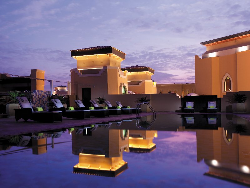 Emirati - Abu Dhabi  Traders Hotel Qaryat al Beri - Piscina