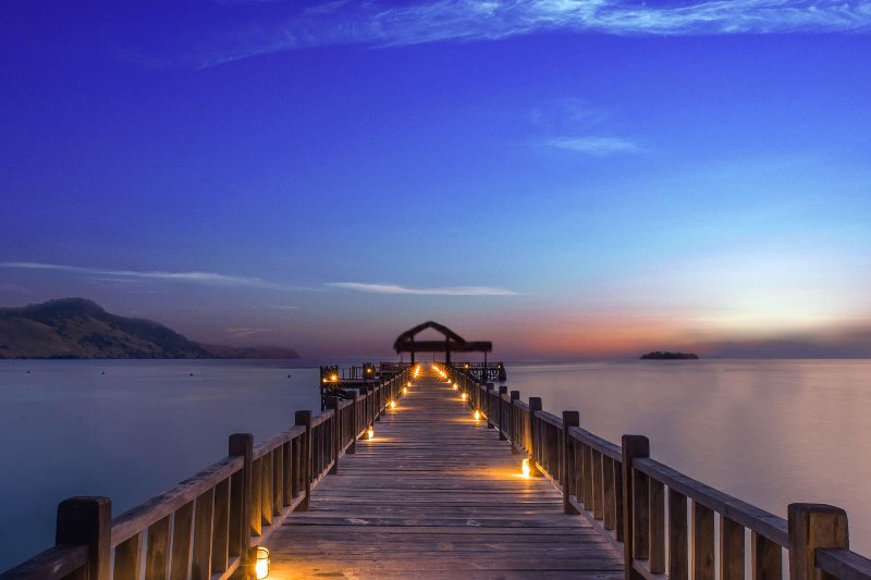Indonesia - Flores e Komodo Sudamala Resort Seraya - Pontile al tramonto