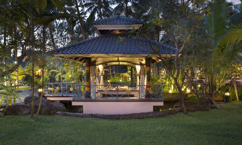 Indonesia  - Java - Yogyakarta - Melia Purosani Hotel - Giardino Interno
