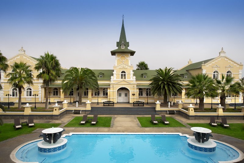 Namibia  - Swakopmund - Swakopmund Hotel & Entertainment Centre - vista dall'interno del cortile