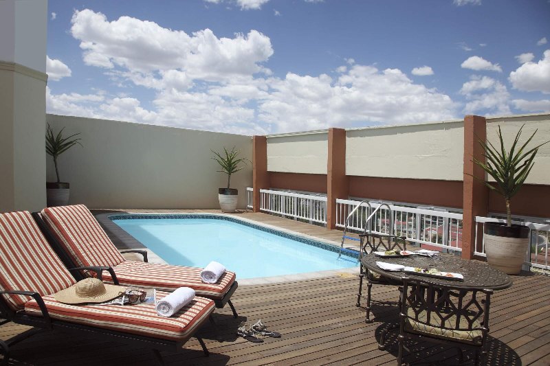 Namibia  - Windhoek - Avani Windhoek Hotel & Casino - piscina esterna