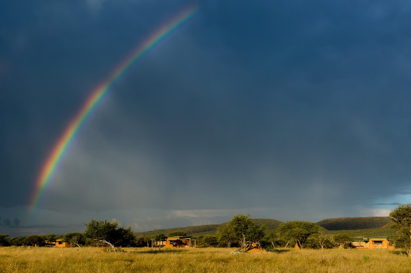 Namibia  - Otjiwarongo - Okonjima Plains Camp - arcobaleno sul lodge