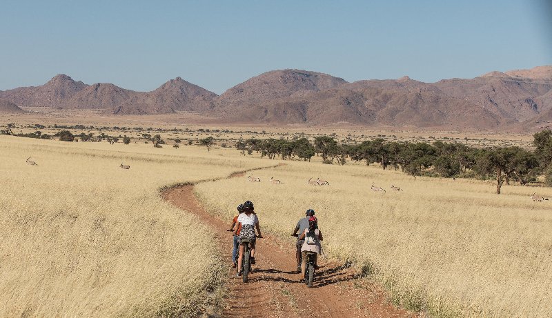 Namibia  - Sossusvlei - Namib Desert Lodge - escursione in moutain bike