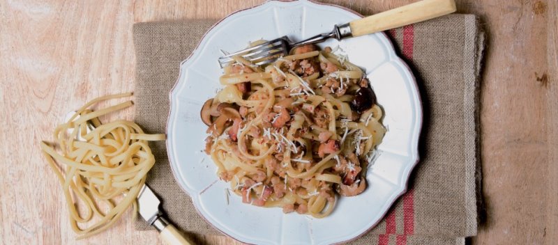 LAGANEDDE CON FUNGHI E SALSICCIA