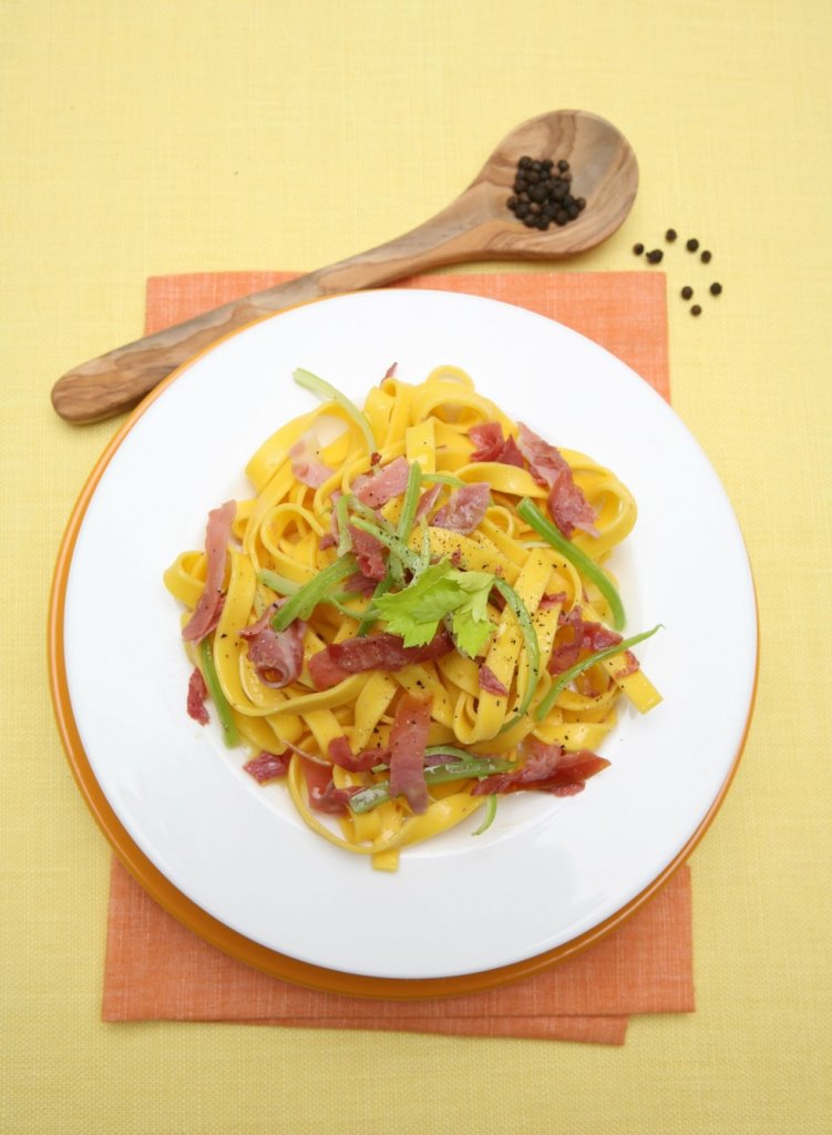 TAGLIATELLE CON LINGUA SALMISTRATA