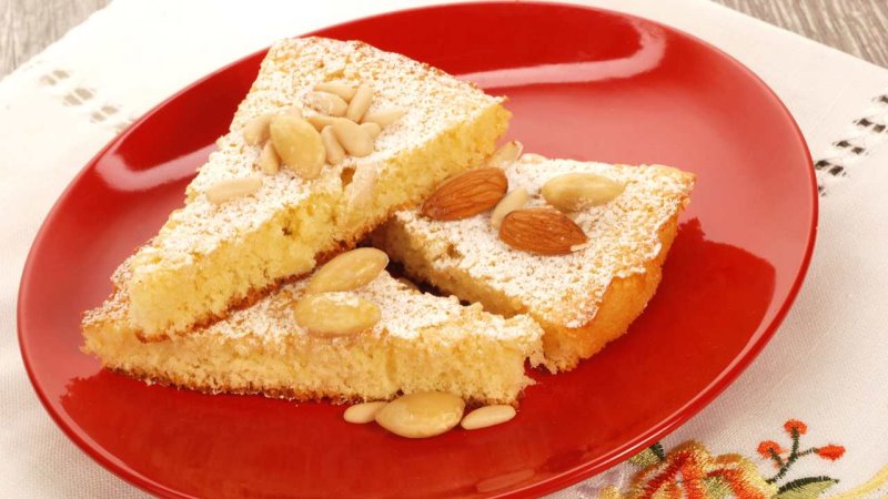TORTA CON PINOLI E MANDORLE