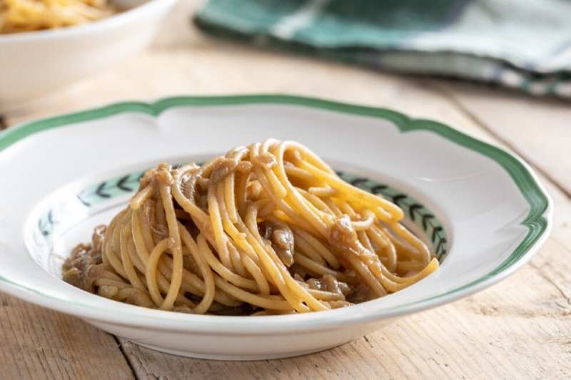 BIGOLI IN SALSA DI ACCIUGHE