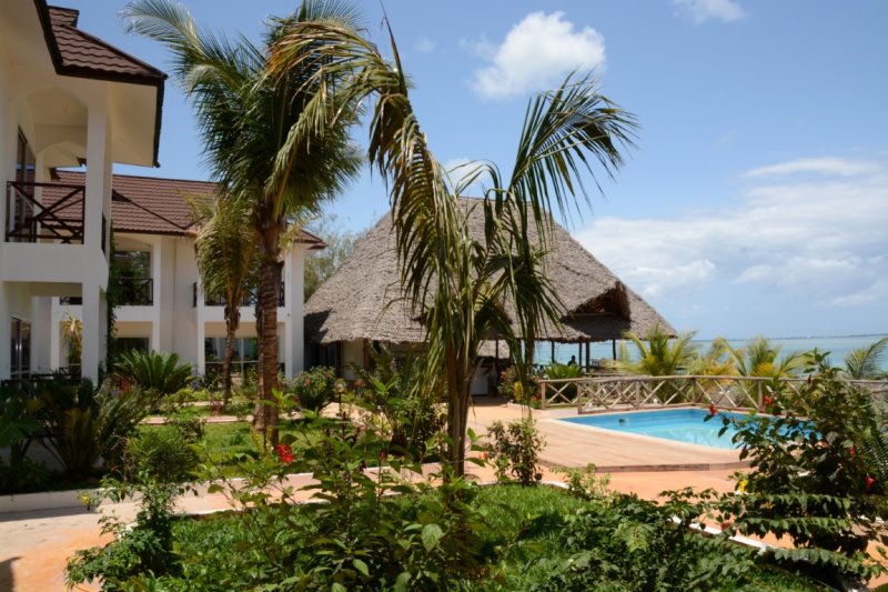 Tanzania - Zanzibar - Sansi Kendwa Beach Resort - Piscina e ristorante principale