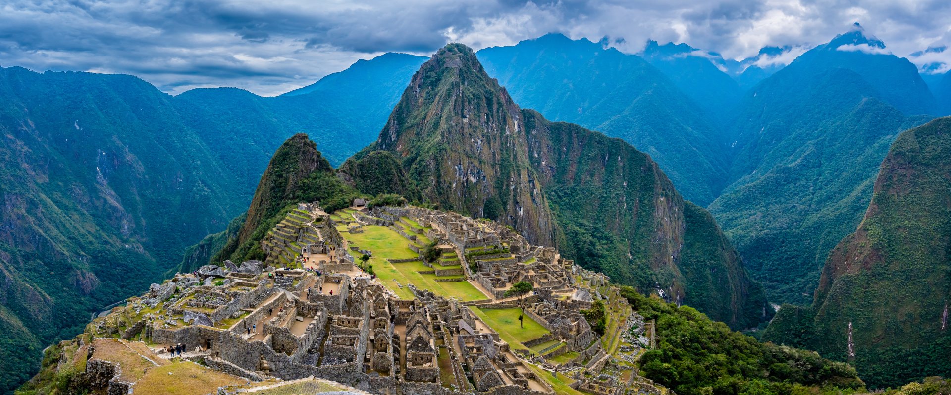 vista aerea della città inca di Machu Picchu in Perù